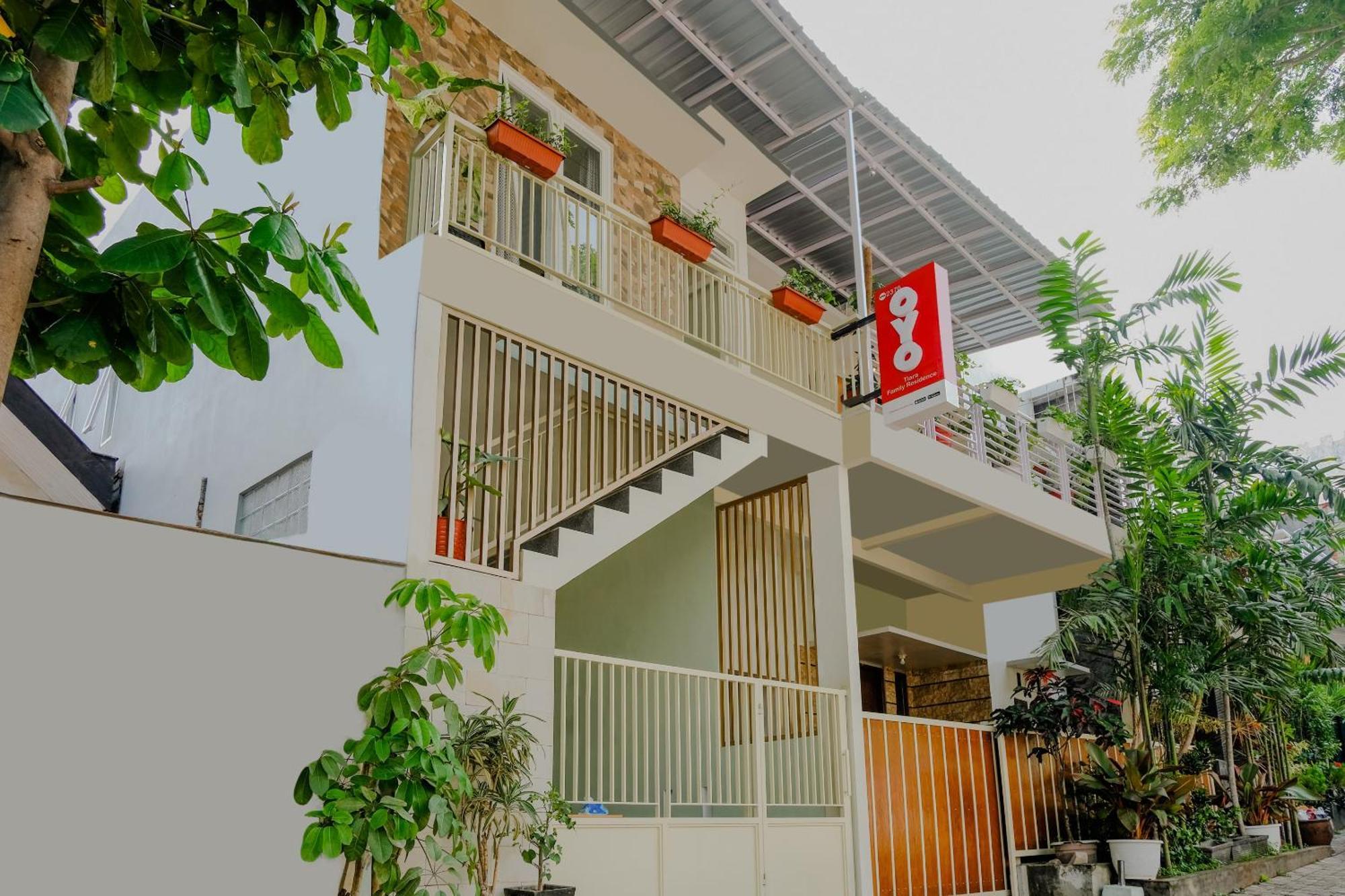 Oyo 2376 Tiara Family Residence Batu  Extérieur photo